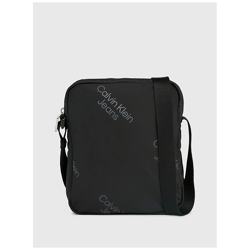 CALVIN KLEIN BOLSO Bolso reporter negro con logo de chico